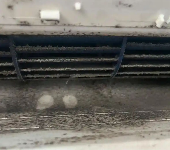 围场空调吹的风有股烧焦味是怎么回事